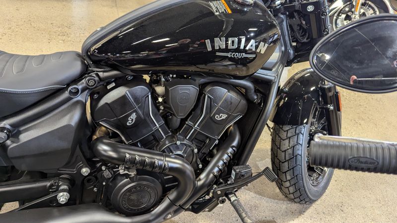 2025 INDIAN MOTORCYCLE INDIAN SCOUT BOBBER BLACK METALLIC in a BLACK METALLIC exterior color. Family PowerSports (877) 886-1997 familypowersports.com 