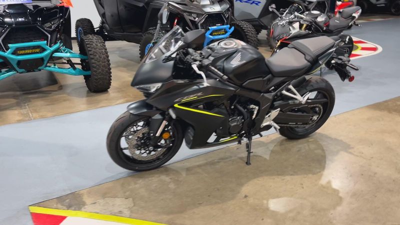 New 2026 Honda CBR650R E-CLUTCH Image 8