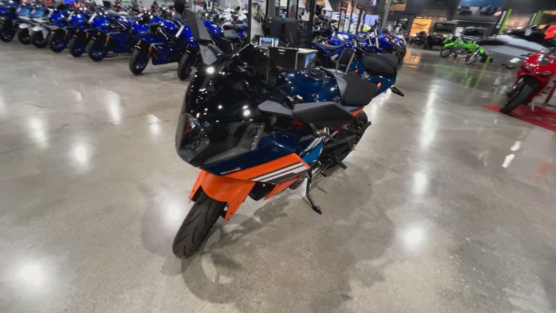 New 2024 KTM RC 390 Image 4