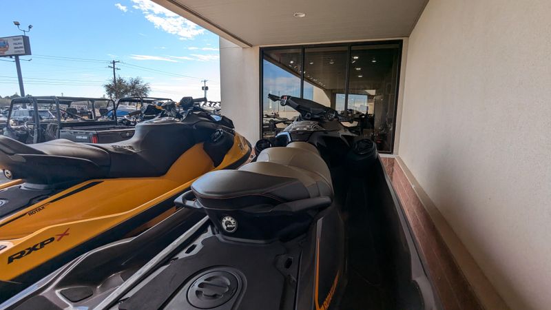 2023 SEADOO GTX 300 AUDIO IBR BLACK ECLIPSE AND ORANGE CRUSH Image 9