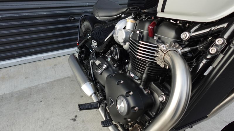 New 2025 Triumph Bonneville Bobber Euro 5a Base 