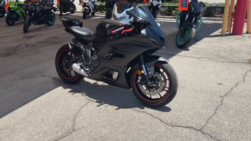 Used 2024 Yamaha YZF-R7 Image 2