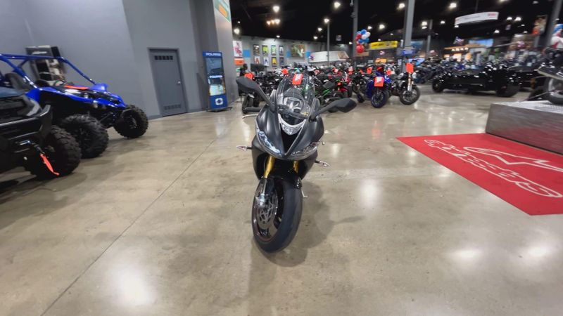 2017 Triumph DAYTONA 675 R Image 3