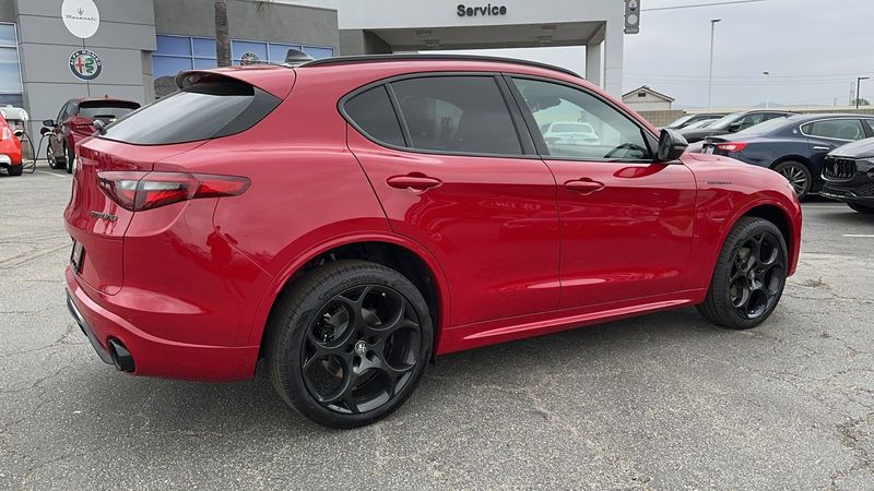 2023 Alfa Romeo Stelvio Estrema AwdImage 4