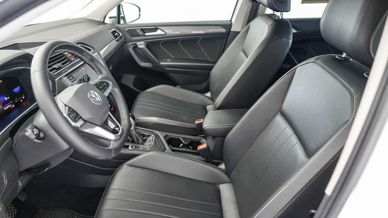 2022 Volkswagen Tiguan 2.0T SEImage 17