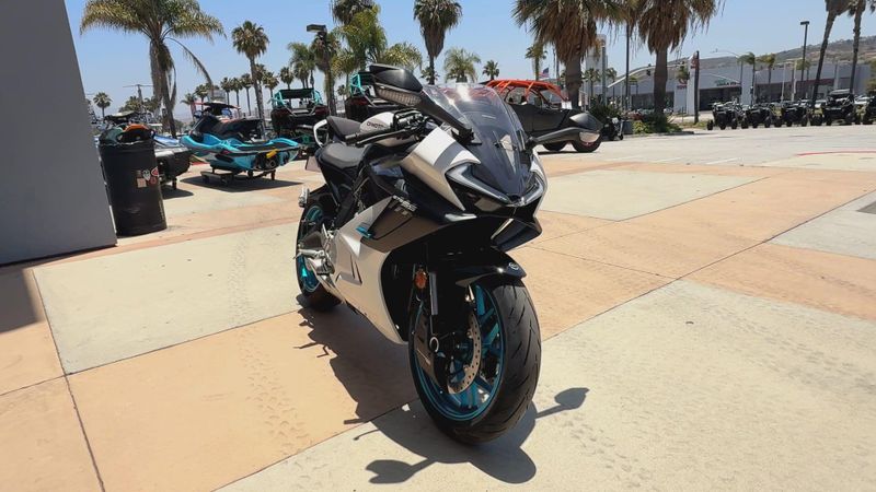2025 CFMOTO 675SS Image 2