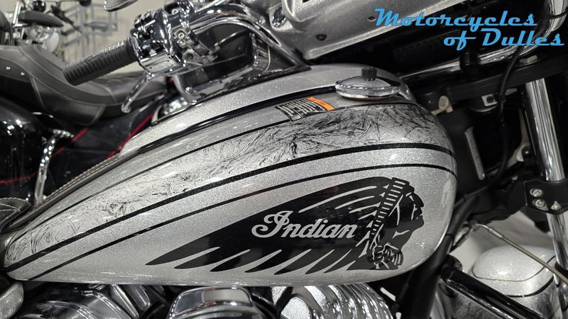 2018 Indian Motorcycle Chieftain Elite Image 3