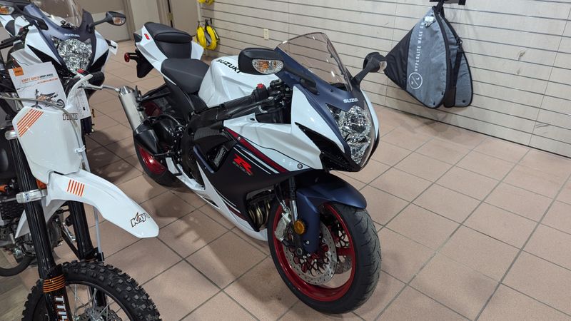 2025 Suzuki GSXR 600Image 1