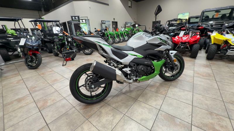 New 2024 Kawasaki Z7 HYBRID ABS Image 9