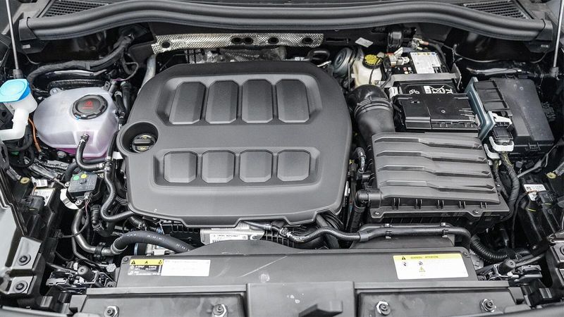 New 2025 Volkswagen Tiguan 2.0T SEImage 12