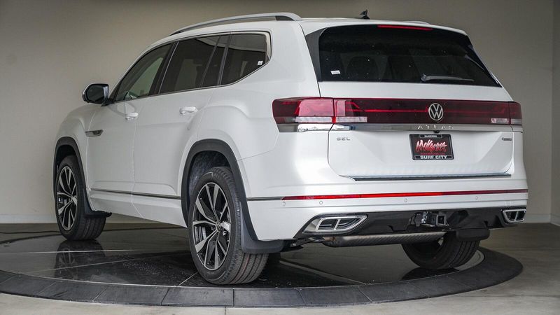2025 Volkswagen Atlas 2.0T SEL Premium R-LineImage 2