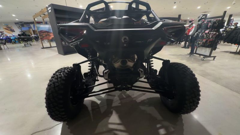 New 2026 Can-Am MAVERICK R X RS 999T DCT Image 8