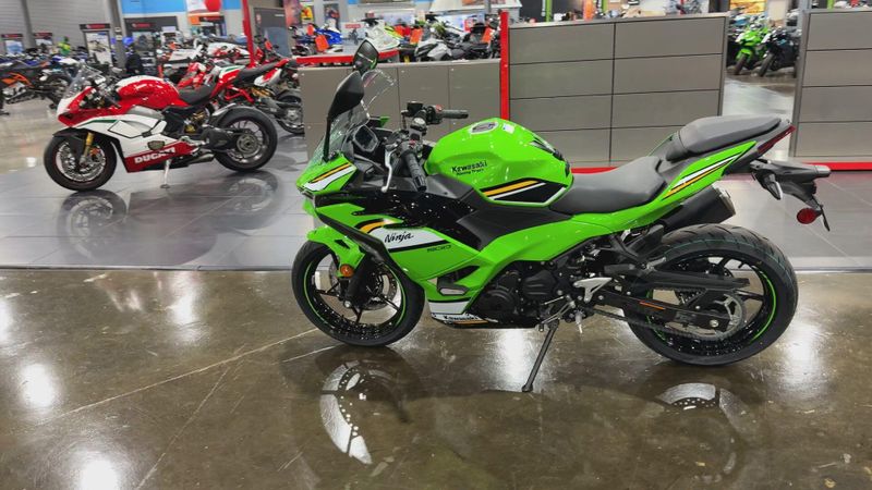 2025 Kawasaki NINJA 500 KRT EDITION SE ABS  in a LIME GREEN/EBONY/PEARL BLIZZARD WHITE exterior color. Del Amo Motorsports of Redondo Beach (424) 390-7811 delamomotorsports.com 