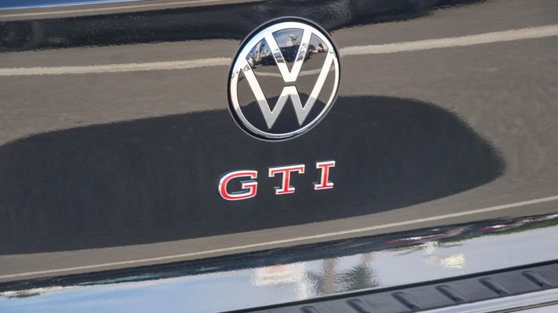 2024 Volkswagen Golf GTI SEImage 12