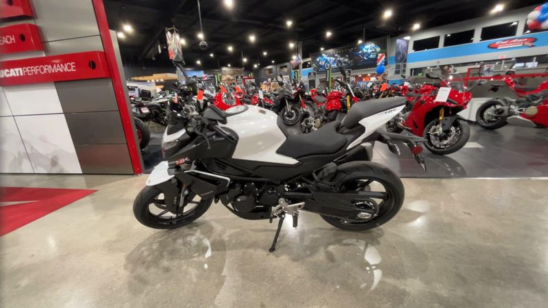 2025 CFMOTO 450NK Image 5