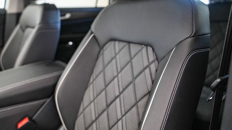 2025 Volkswagen Atlas 2.0T SEL Premium R-LineImage 26