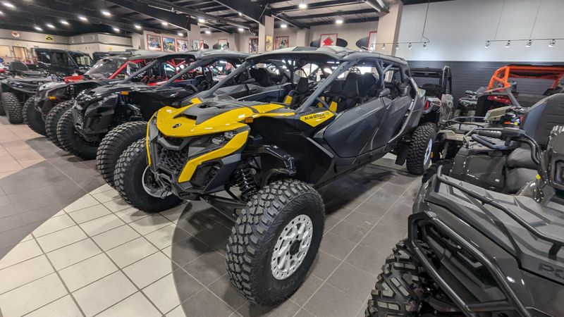 2025 Can-Am MAVERICK R MAX X RS WITH SMARTSHOX 999T DCT CARBON BLACK AND NEO YELLOWImage 2