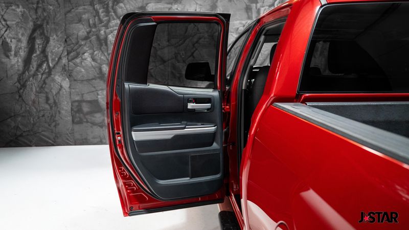 2017 Toyota Tundra SR5 photo 12