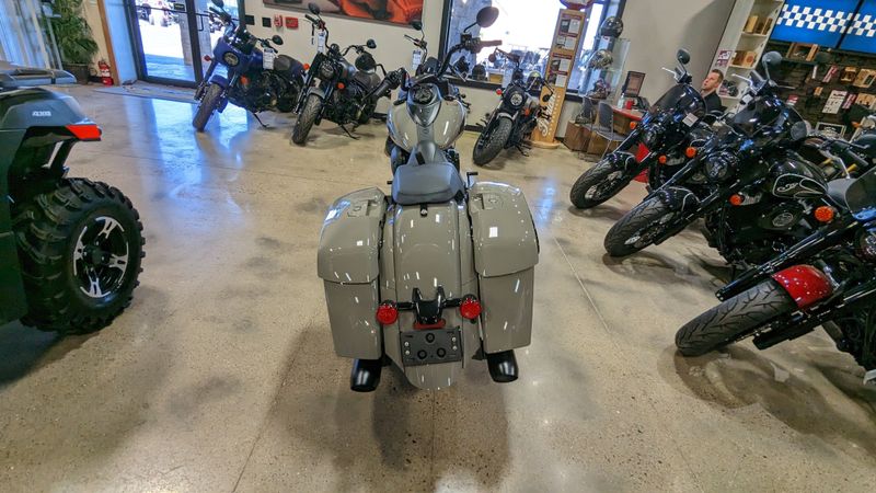 2023 INDIAN MOTORCYCLE SPRINGFIELD DARK HORSE QUARTZ GRAY 49ST in a GRAY exterior color. Family PowerSports (877) 886-1997 familypowersports.com 