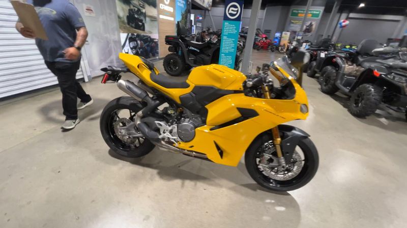 New 2026 Ducati PANIGALE V2 S Image 9