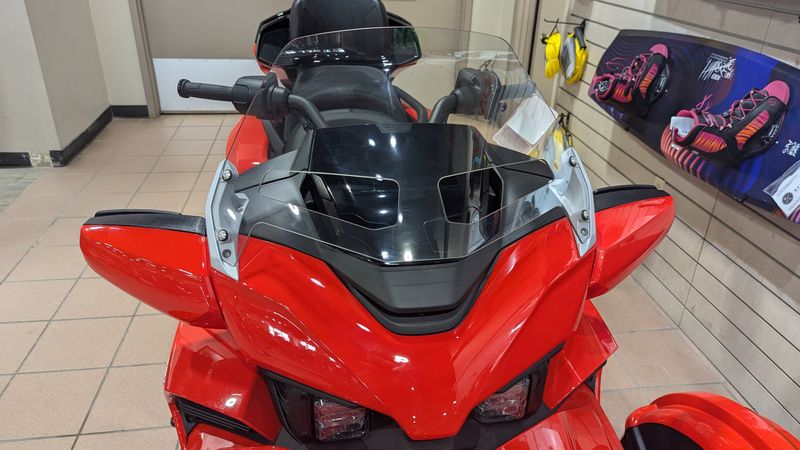 2024 Can-Am SPYDER F3 LIMITED PLASMA REDImage 7