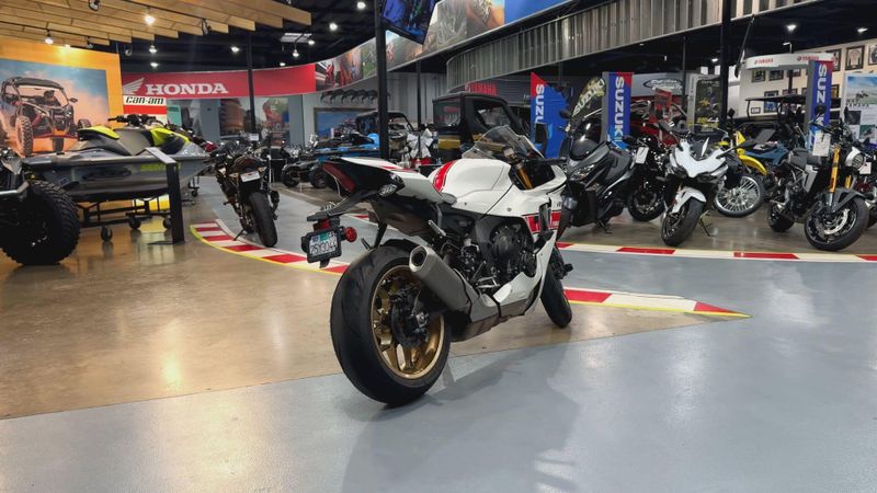 Used 2022 Yamaha YZF-R1 CA Image 4