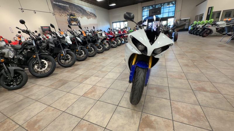 Used 2014 Yamaha YZF-R1 CA Image 4