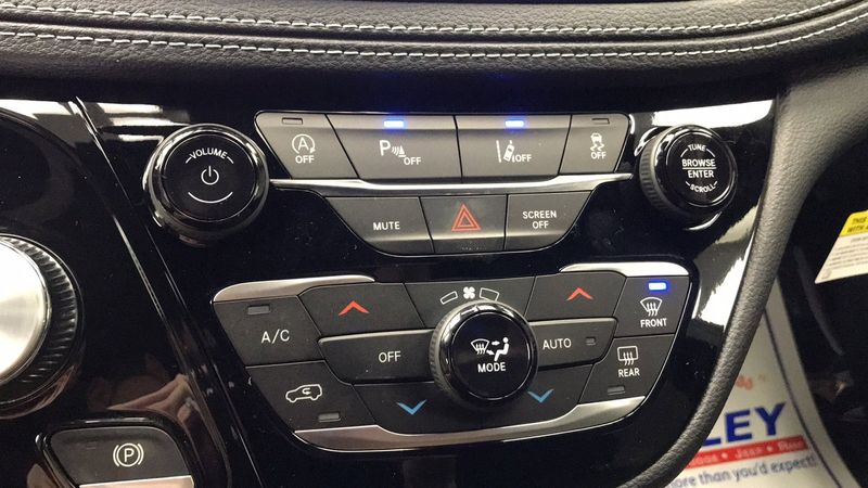 2023 Chrysler Pacifica Touring LImage 12