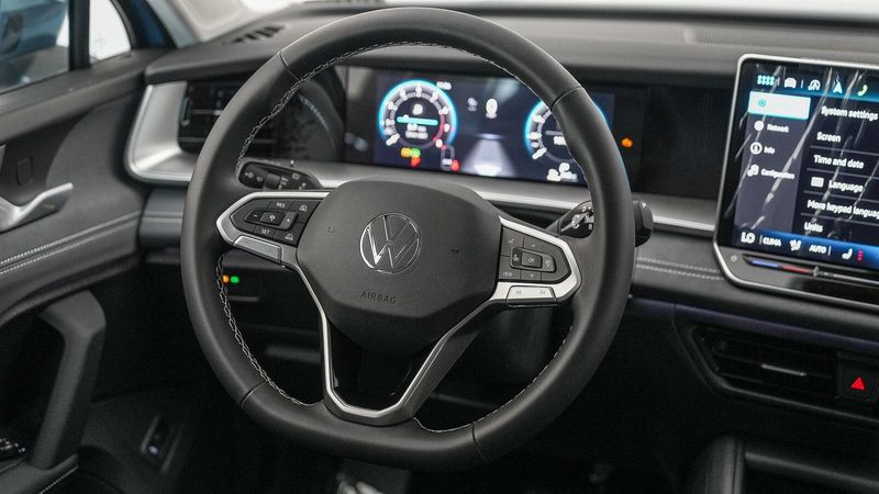 New 2025 Volkswagen Tiguan 2.0T SEImage 16