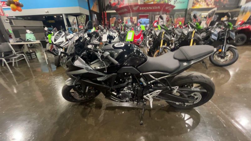 Used 2025 Suzuki GSX-8R Image 5