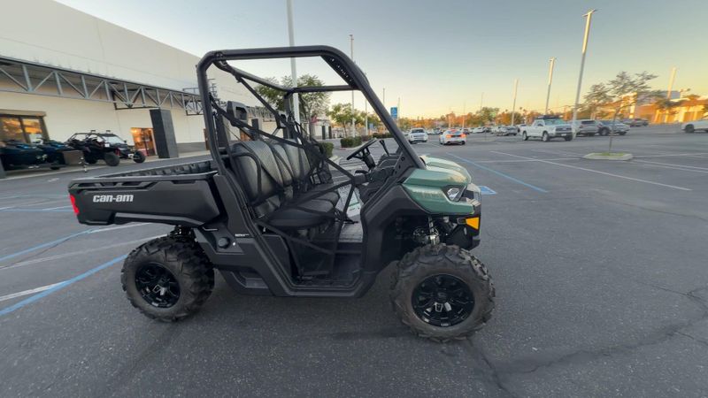 New 2025 Can-Am DEFENDER DPS HD9 Image 2