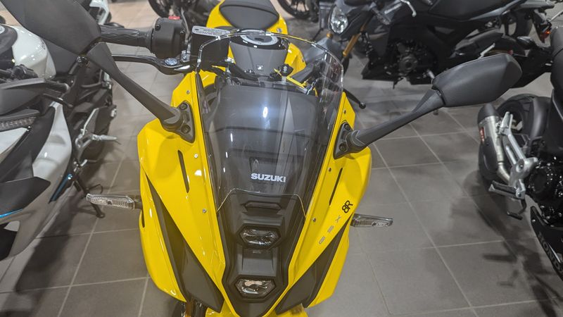 2024 Suzuki GSXS 8RImage 14