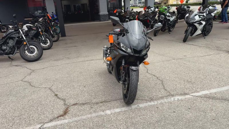 Used 2023 Yamaha YZF-R3 ABS Image 3