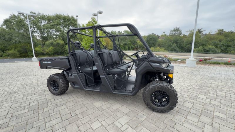 New 2026 Can-Am DEFENDER MAX DPS HD9 Image 3