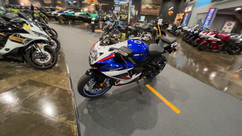 New 2027 Suzuki GSX-R600Z 40TH ANNIVERSARY EDITION Image 4