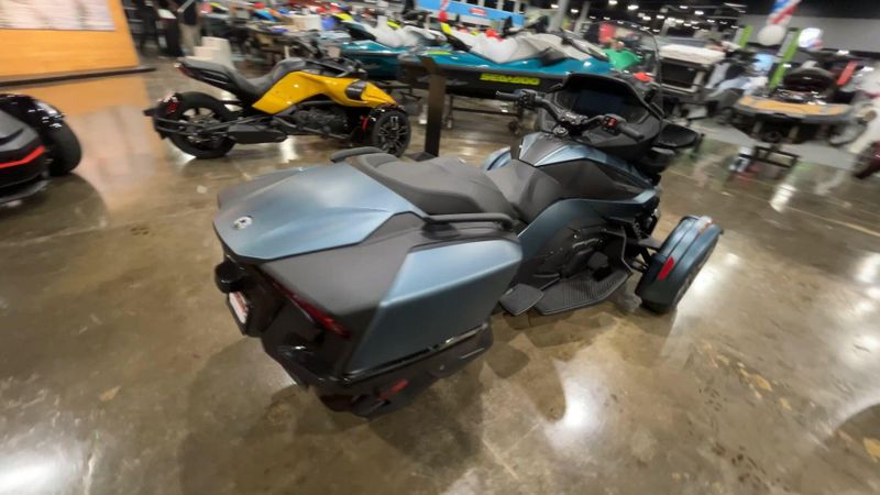 New 2026 Can-Am SPYDER RT (SE6) Image 4