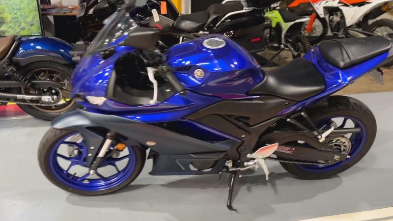 Used 2023 Yamaha YZF R3 Image 9