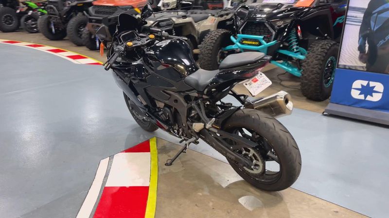 Used 2024 Kawasaki Ninja ZX-4R ABS Image 2