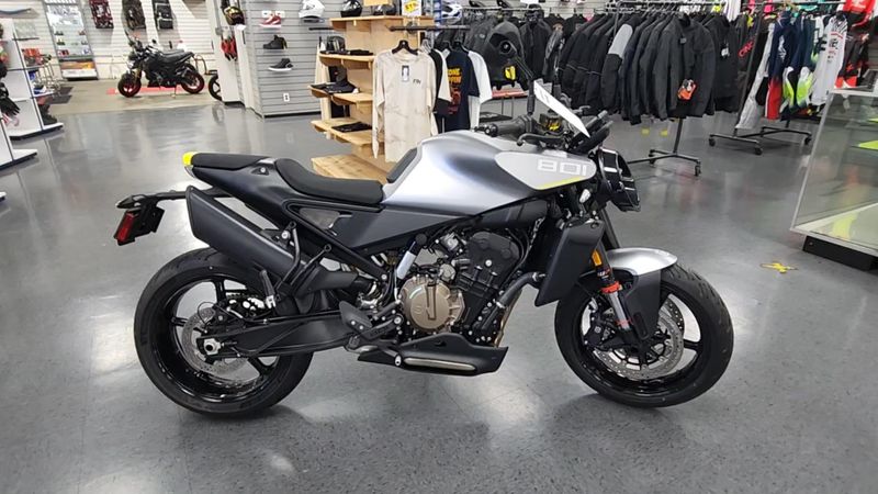 New 2025 Husqvarna VITPILEN 801 Image 5