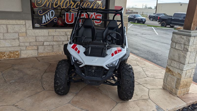 2023 Polaris RZR 200 EFI  WHITE LIGHTNING  INDY REDImage 6