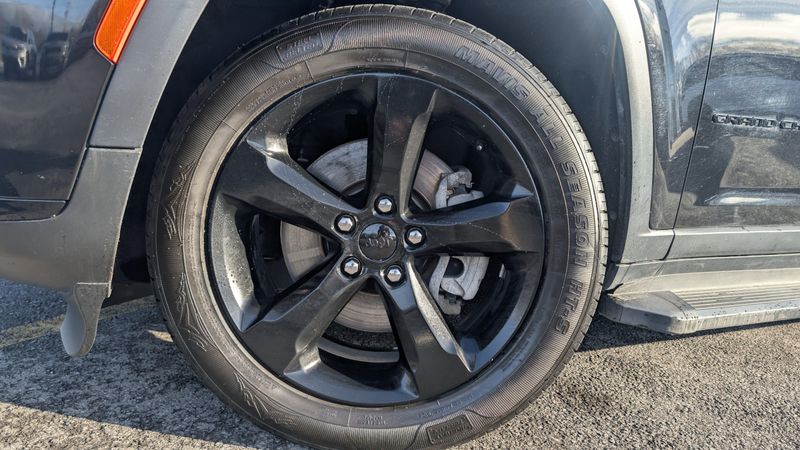 Used 2021 Jeep Grand Cherokee L AltitudeImage 9