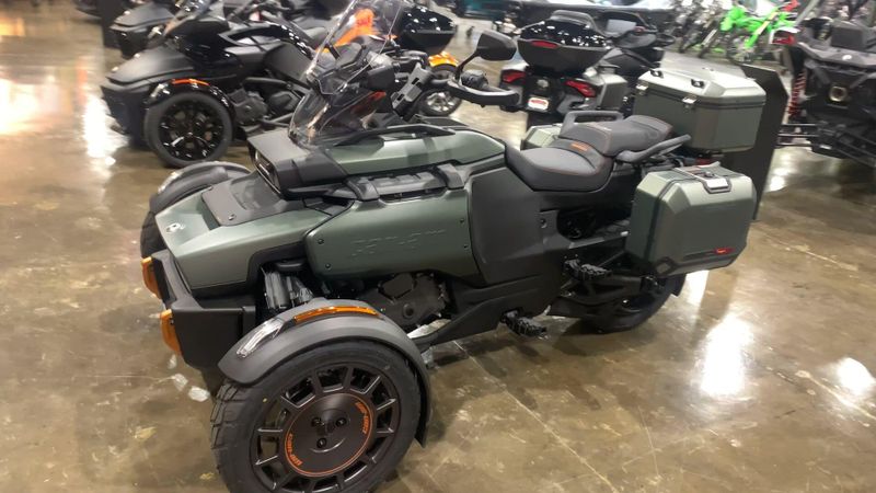 2025 Can-Am CANYON REDROCK Image 2