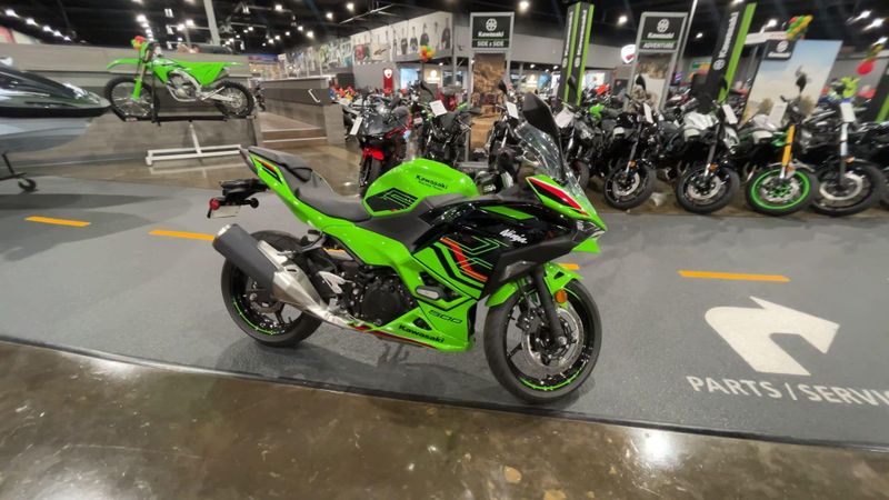 2024 Kawasaki NINJA 500 KRT EDITION SE ABS  in a LIME GREEN/EBONY exterior color. Del Amo Motorsports of Redondo Beach (424) 390-7811 delamomotorsports.com 