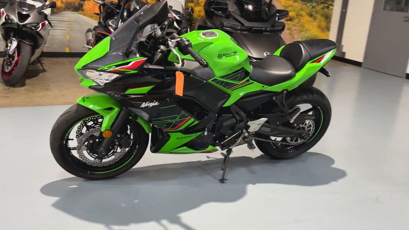 2023 Kawasaki Ninja 650 Base Image 9