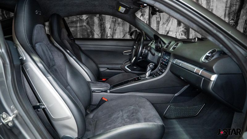 2018 Porsche Cayman GTS photo 12