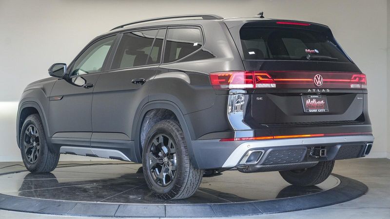 New 2025 Volkswagen Atlas 2.0T Peak EditionImage 2