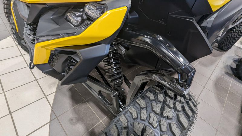 2025 Can-Am MAVERICK R MAX X RS WITH SMARTSHOX 999T DCT CARBON BLACK AND NEO YELLOWImage 17