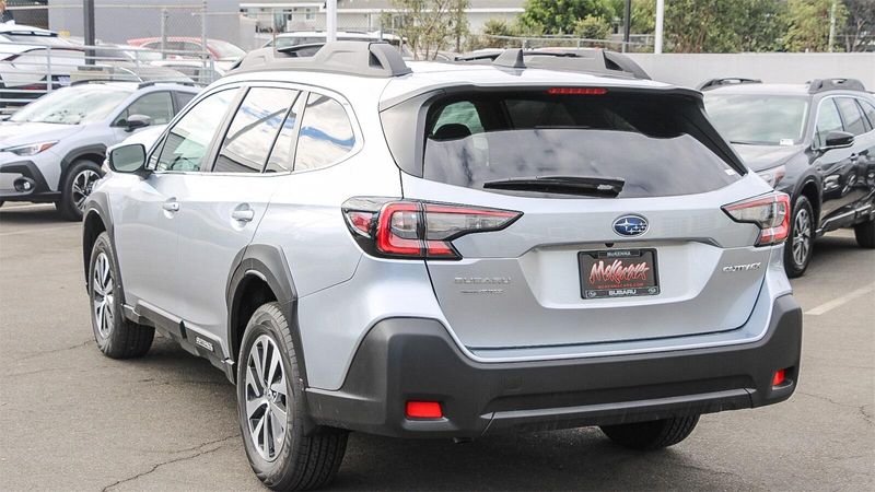 2025 Subaru Outback PremiumImage 2