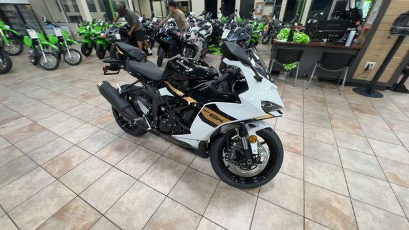 New 2026 Kawasaki NINJA ZX-6R ABS Image 6