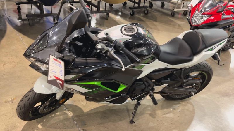 Used 2022 Kawasaki Ninja 650 Base Image 9